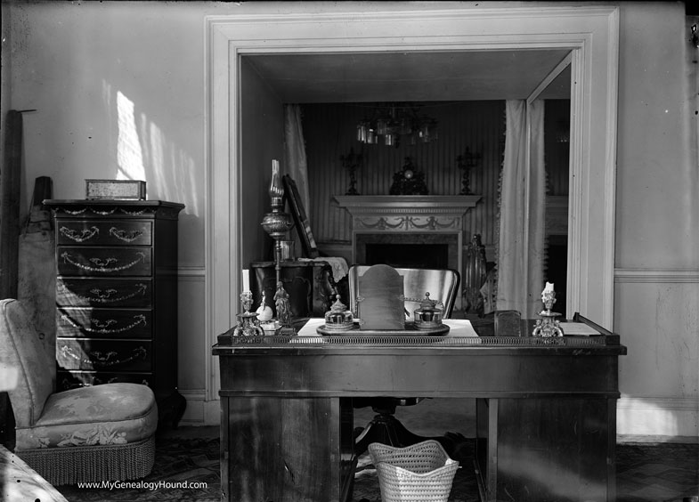 The study of Thomas Jefferson in the Monticello, Charlottesville, Virginia, photo.